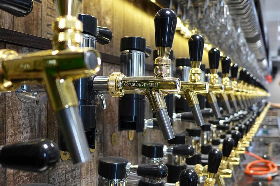 Warsaw: Guided Craft Beer Tour with a Friendly Guide - Meeting at Kufle i Kapsle: Starting Where the Beer People Hang Out