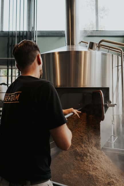 Zaanse Schans: Brewery HOOP Tour and Tasting - Brewery shop math: using the 10% discount to bring beer home