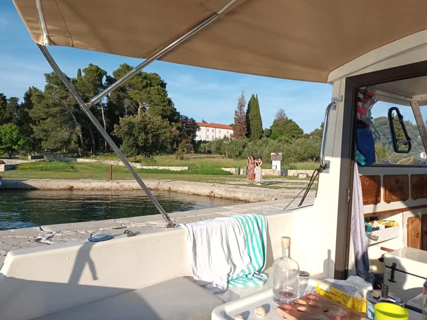 Zadar:Ugljan, Frnaža,Galevac &Ošljak free beer & anchovies - Stop 4: More Cruising Views Over Velebit and the Islands